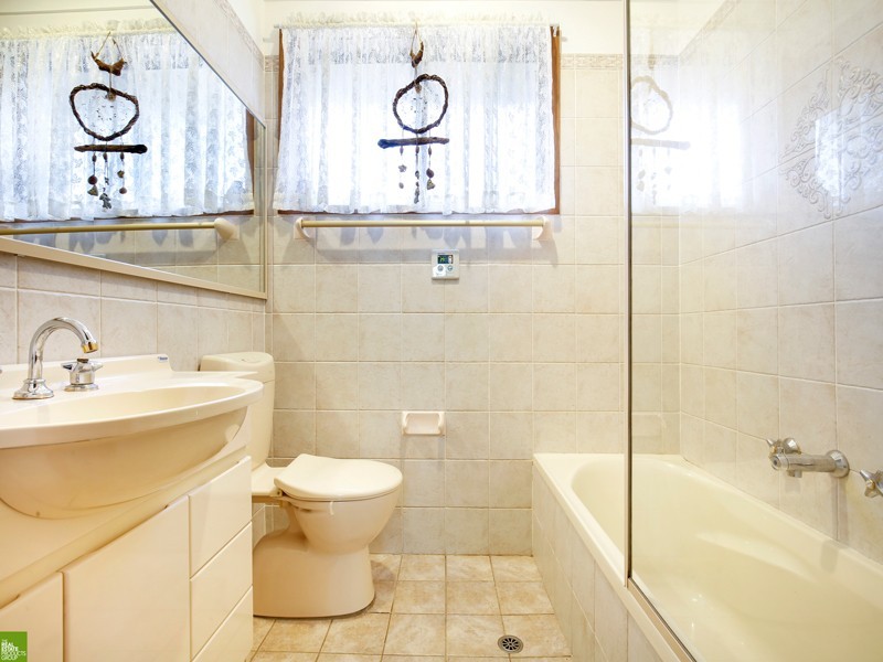 2 Ben Nevis Road, Farmborough Heights NSW 2526