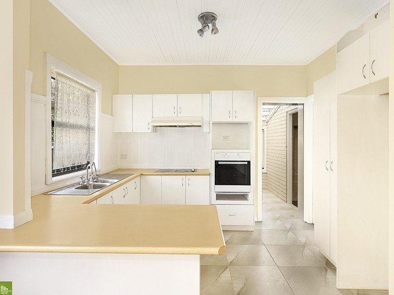 137 The Avenue, Mount Saint Thomas NSW 2500