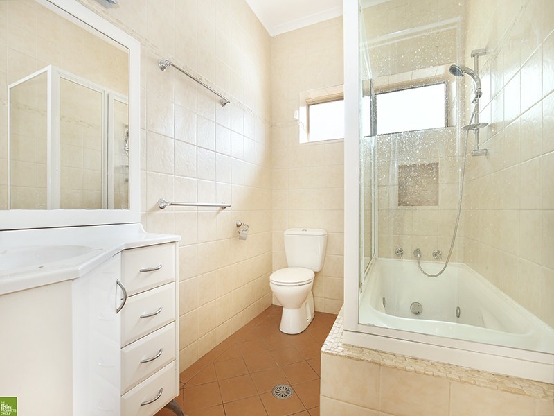 137 The Avenue, Mount Saint Thomas NSW 2500