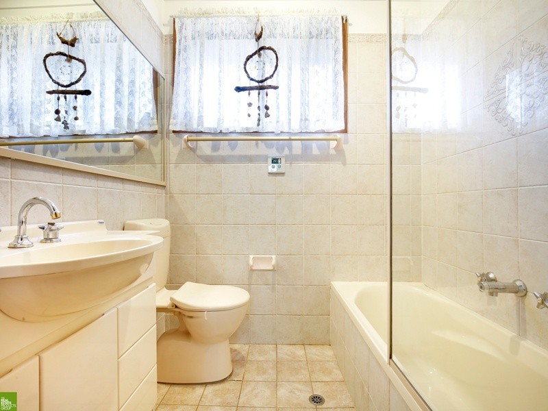 2 Ben Nevis Road, Farmborough Heights NSW 2526