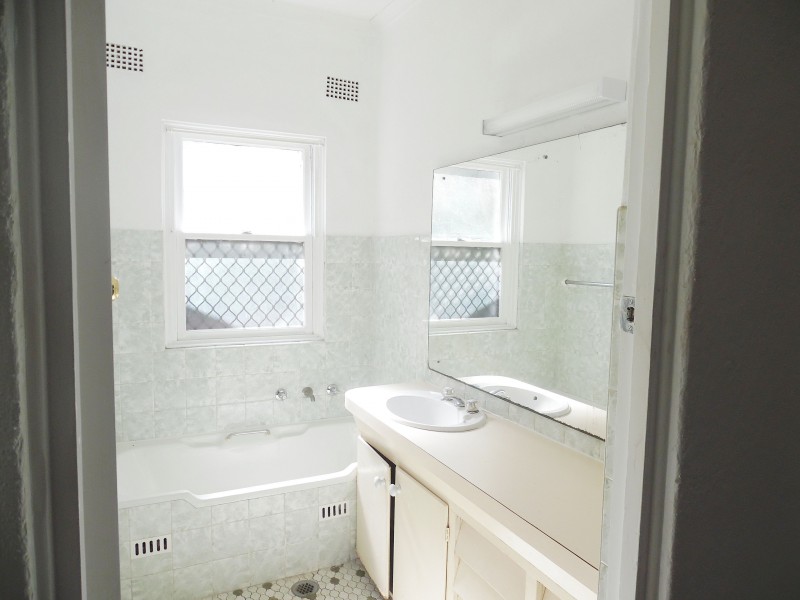 234 Gladstone Avenue, Mount Saint Thomas NSW 2500