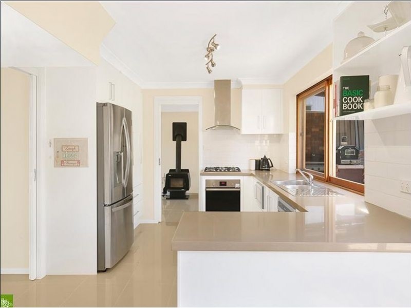 20 Coral Crescent, Unanderra NSW 2526