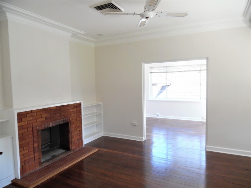 11 Walter Street, Mangerton NSW 2500