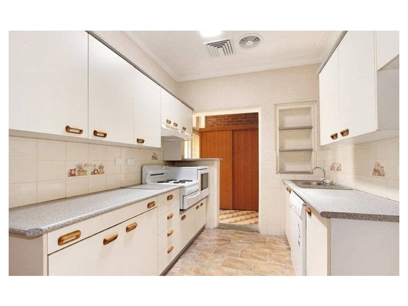 11 Walter Street, Mangerton NSW 2500