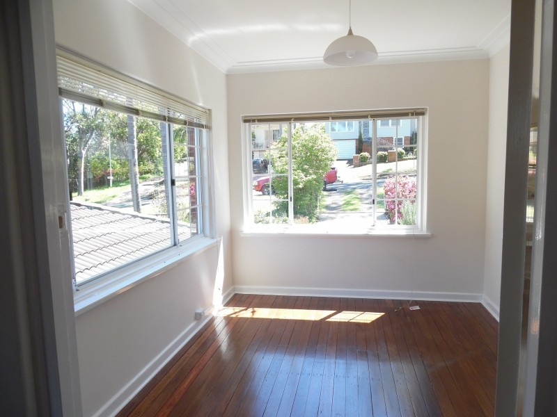 11 Walter Street, Mangerton NSW 2500