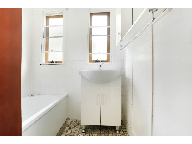 9 Hickman Street, Mount Saint Thomas NSW 2500