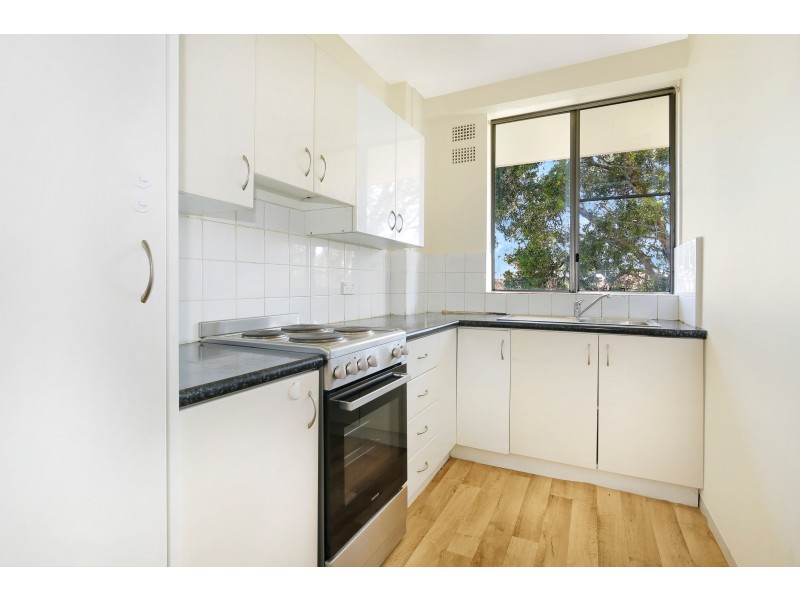 10/142 Gladstone Avenue, Coniston NSW 2500