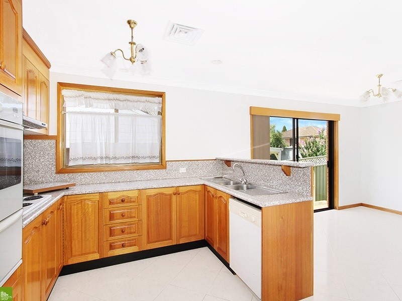 27 Edmund Avenue, Figtree NSW 2525