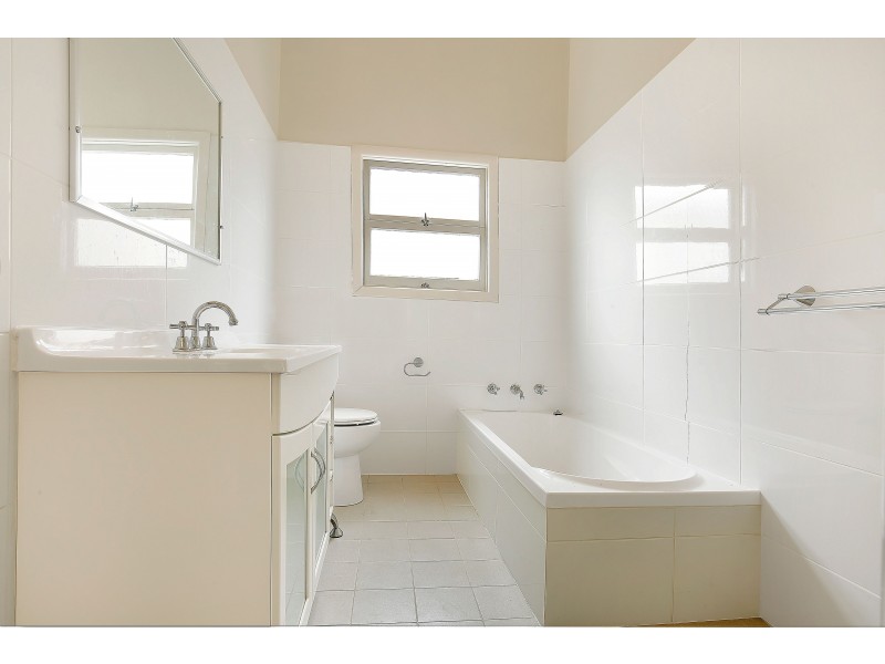 55 Urunga Parade, West Wollongong NSW 2500