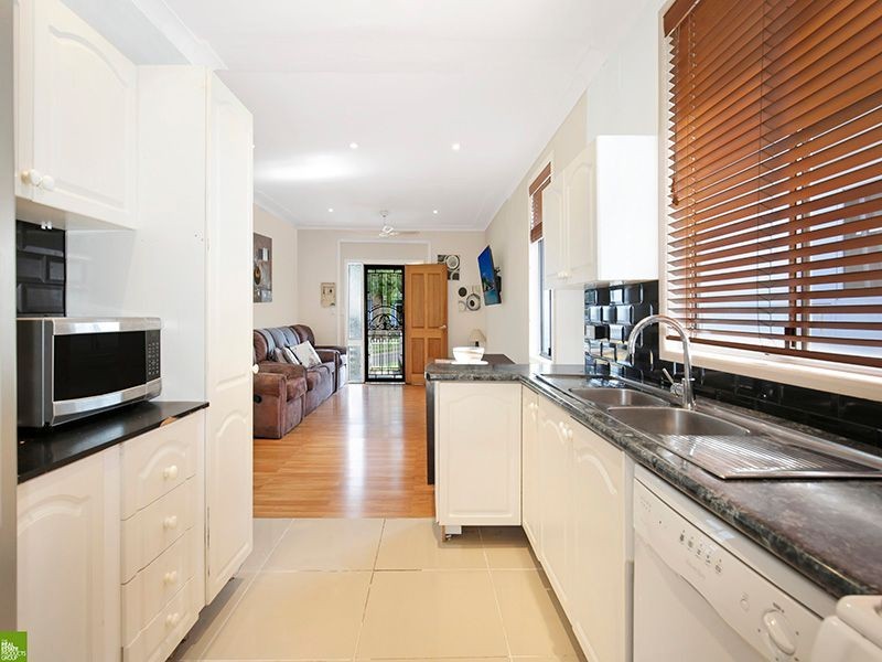 60 Blackman Parade, Unanderra NSW 2526