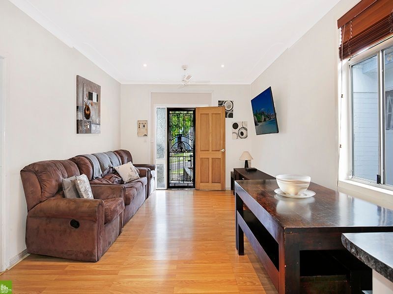 60 Blackman Parade, Unanderra NSW 2526