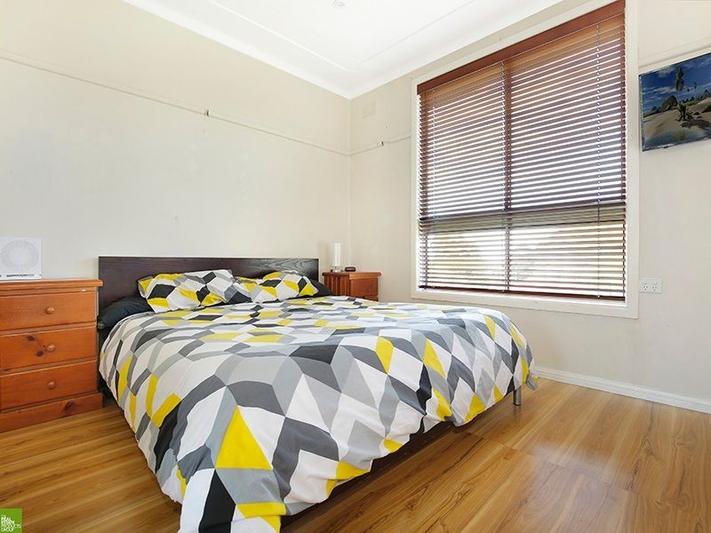 60 Blackman Parade, Unanderra NSW 2526