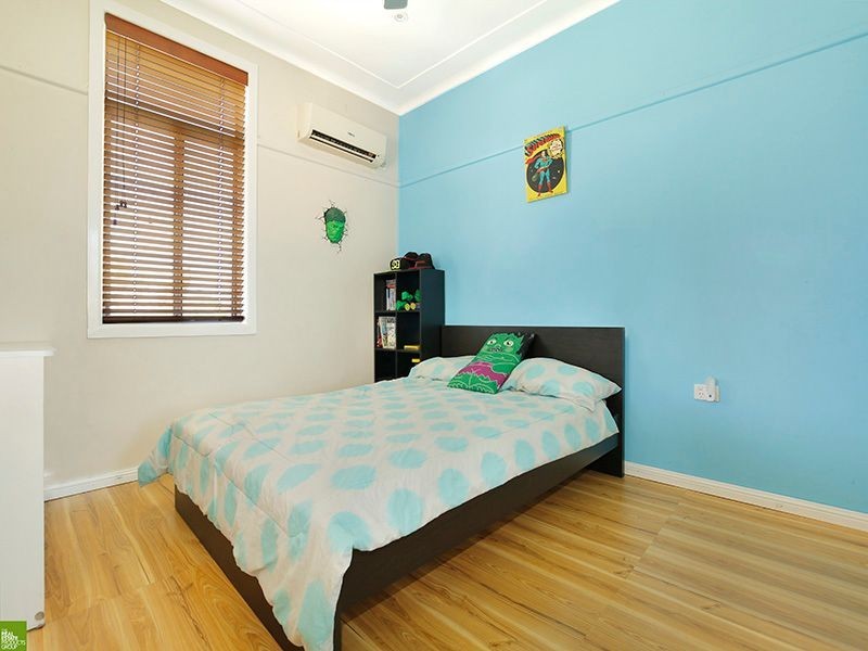 60 Blackman Parade, Unanderra NSW 2526