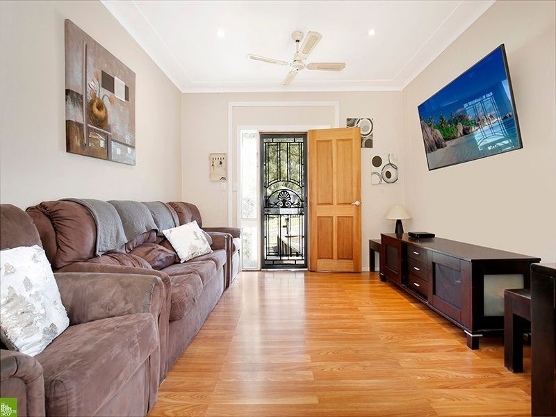 60 Blackman Parade, Unanderra NSW 2526