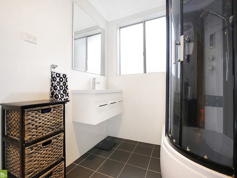 2/5 Gilmore Street, West Wollongong NSW 2500