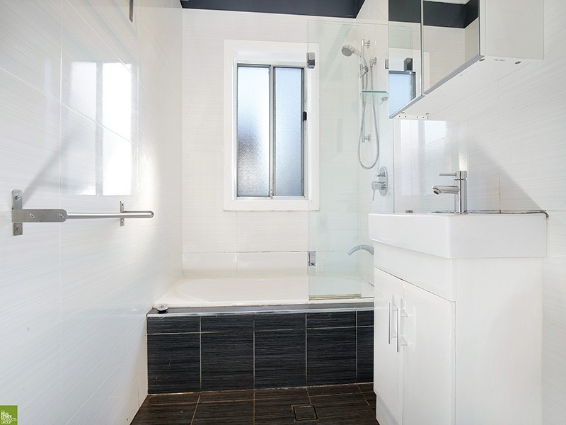 232 Gladstone Avenue, Mount Saint Thomas NSW 2500