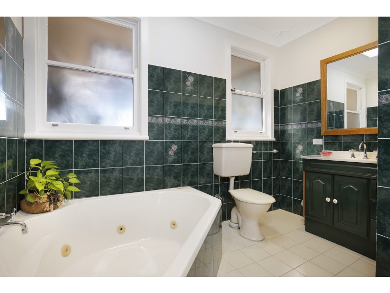 8 Kerrawah Avenue, Figtree NSW 2525