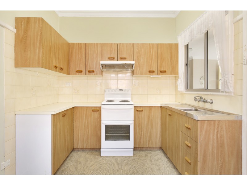 16 Beatus Street, Unanderra NSW 2526