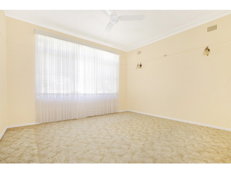 16 Beatus Street, Unanderra NSW 2526