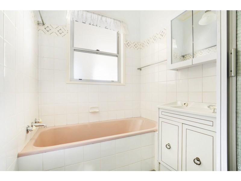 16 Beatus Street, Unanderra NSW 2526