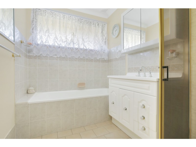 74 Cummins Street, Unanderra NSW 2526