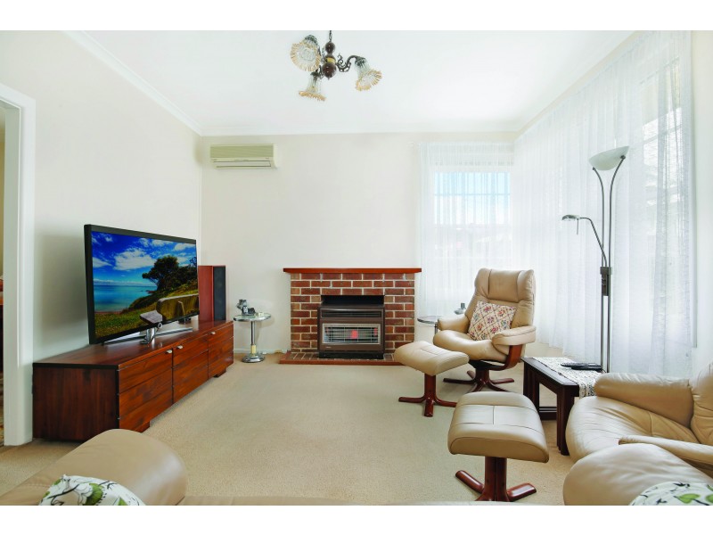 15 Carr Parade, Unanderra NSW 2526