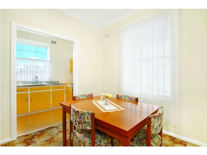 15 Carr Parade, Unanderra NSW 2526