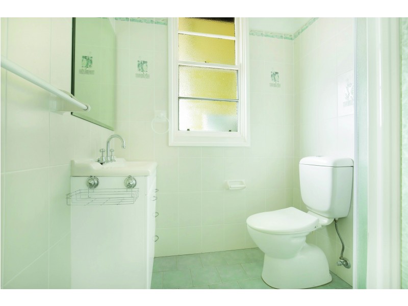 15 Carr Parade, Unanderra NSW 2526