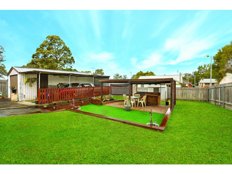 15 Carr Parade, Unanderra NSW 2526