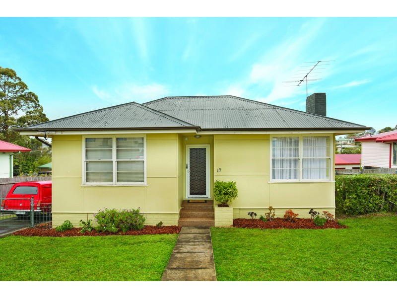 15 Carr Parade, Unanderra NSW 2526