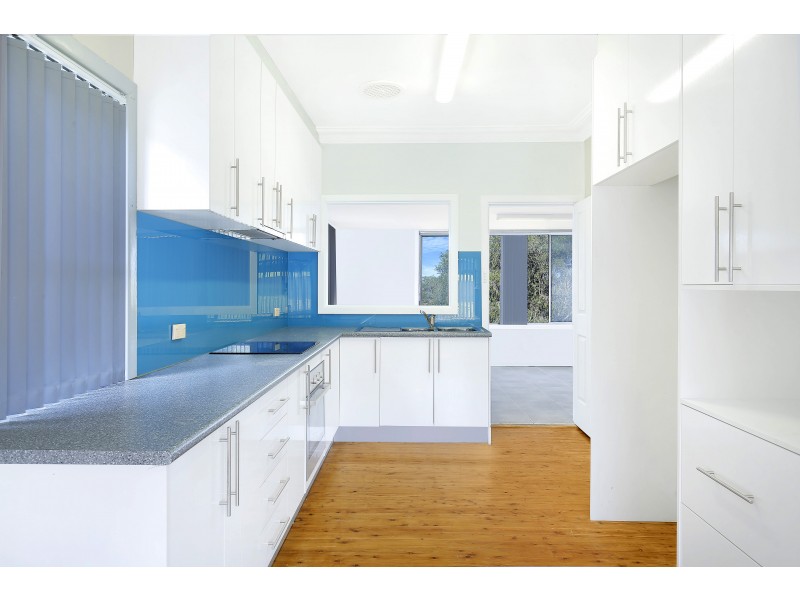 13 Beveles Avenue, Unanderra NSW 2526