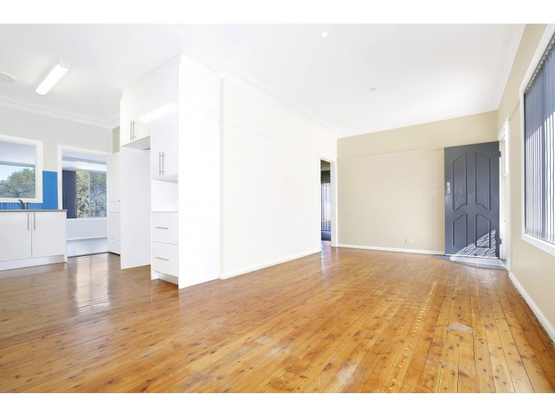 13 Beveles Avenue, Unanderra NSW 2526