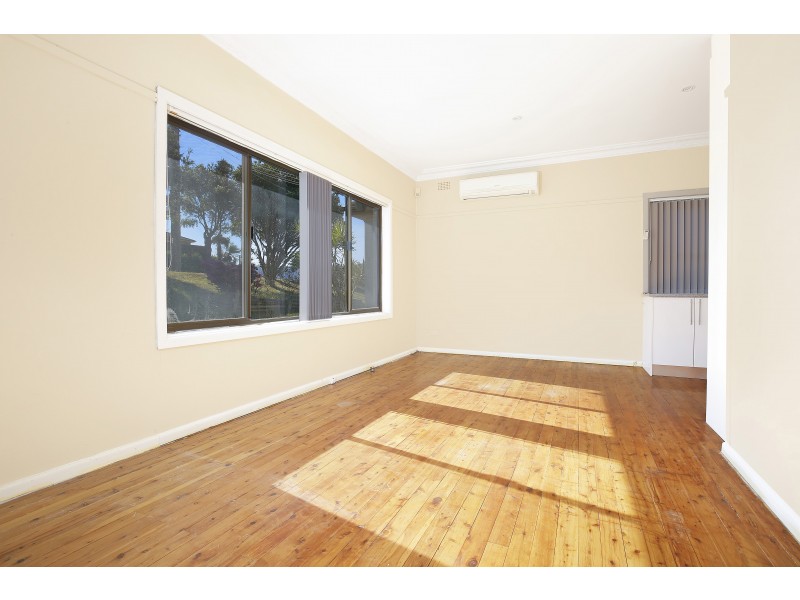 13 Beveles Avenue, Unanderra NSW 2526