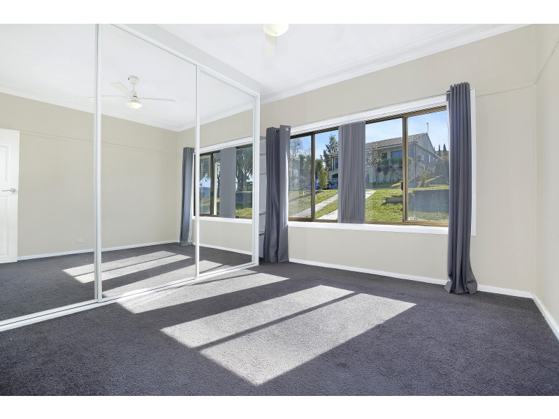 13 Beveles Avenue, Unanderra NSW 2526