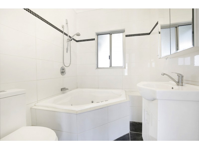 13 Beveles Avenue, Unanderra NSW 2526