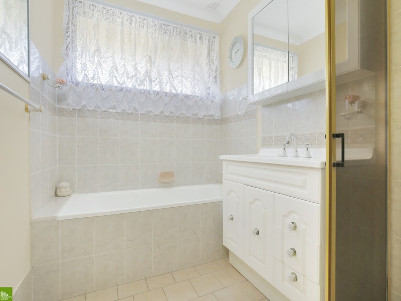 74 Cummins Street, Unanderra NSW 2526