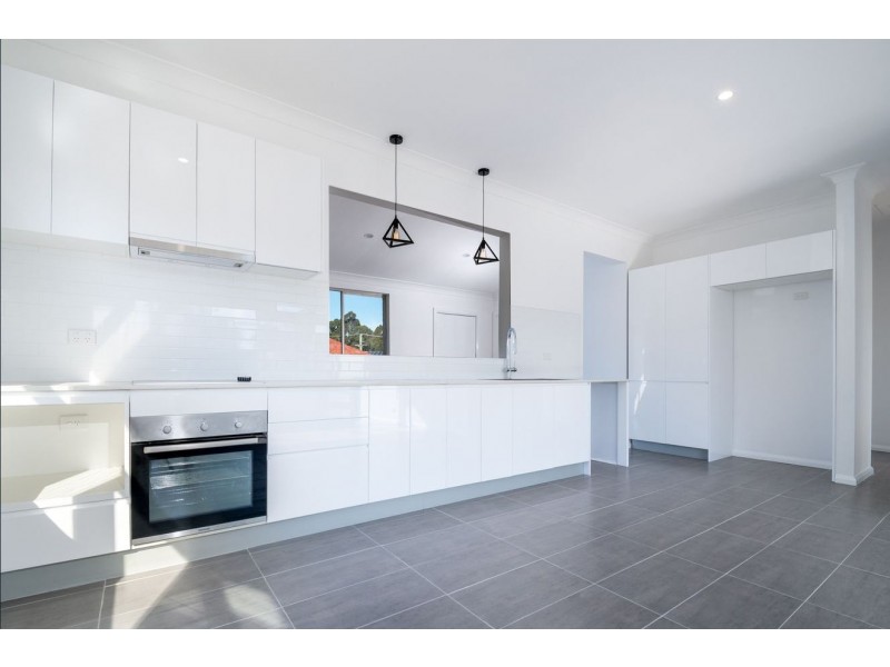 15 Oxford Road, Dapto NSW 2530