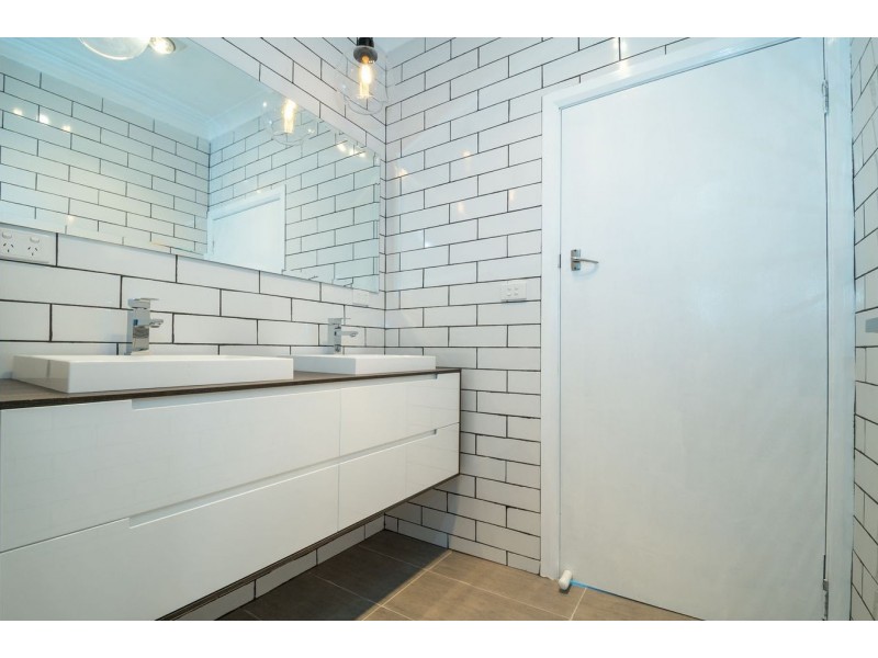 15 Oxford Road, Dapto NSW 2530