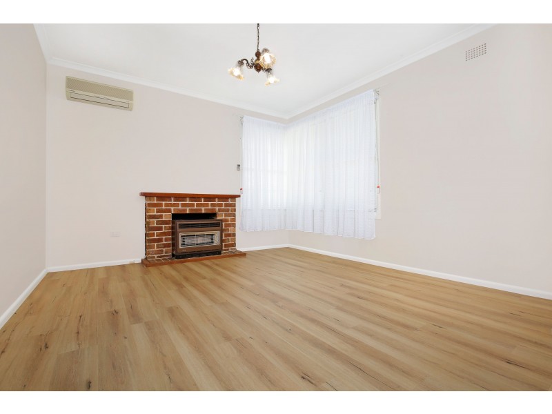 15 Carr Parade, Unanderra NSW 2526