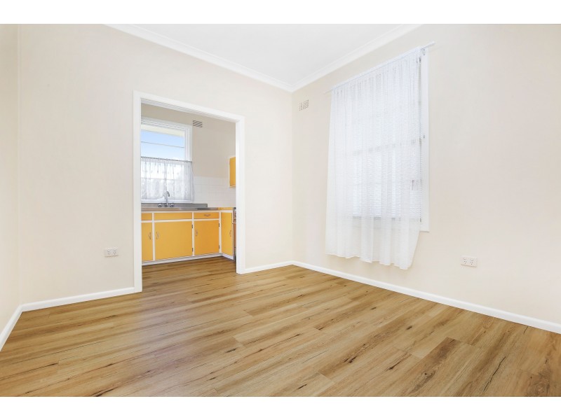 15 Carr Parade, Unanderra NSW 2526