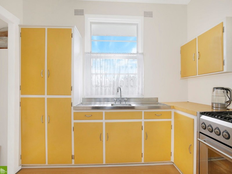 15 Carr Parade, Unanderra NSW 2526