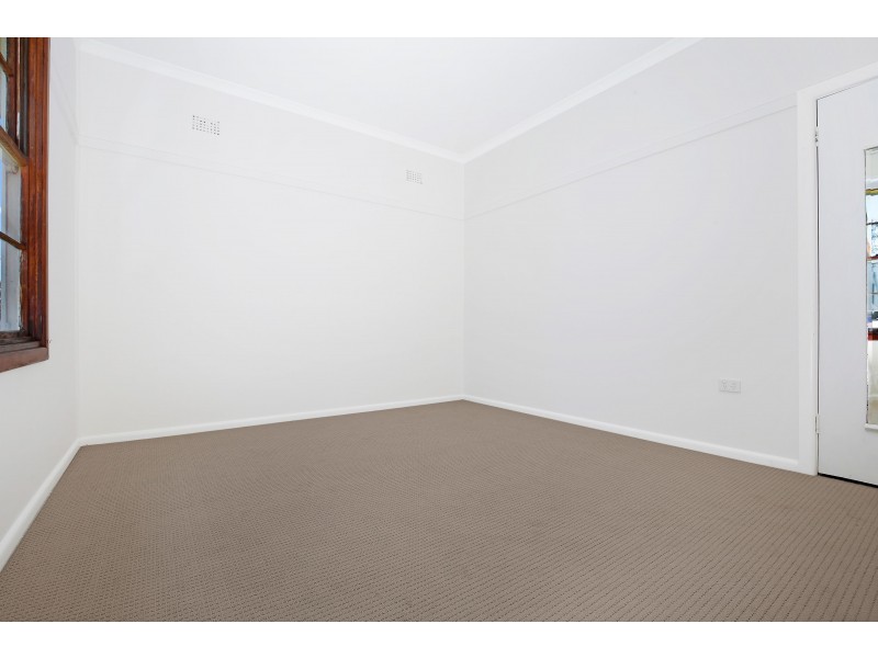 15 Carr Parade, Unanderra NSW 2526