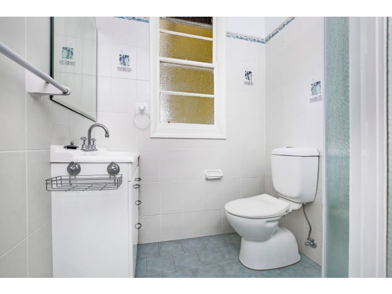 15 Carr Parade, Unanderra NSW 2526