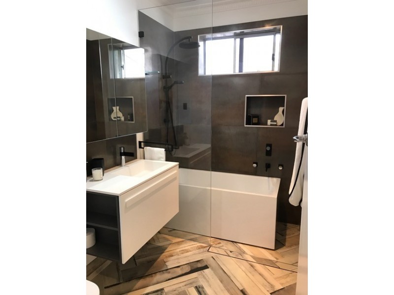 33 Phillips Crescent, Mangerton NSW 2500