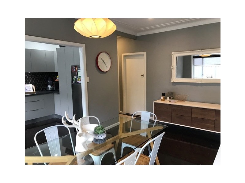 33 Phillips Crescent, Mangerton NSW 2500