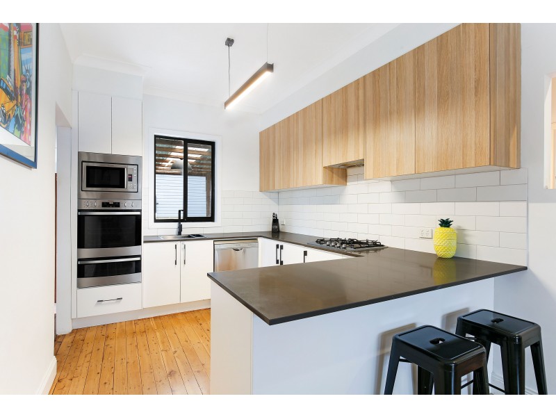 330 Gladstone Avenue, Mount Saint Thomas NSW 2500