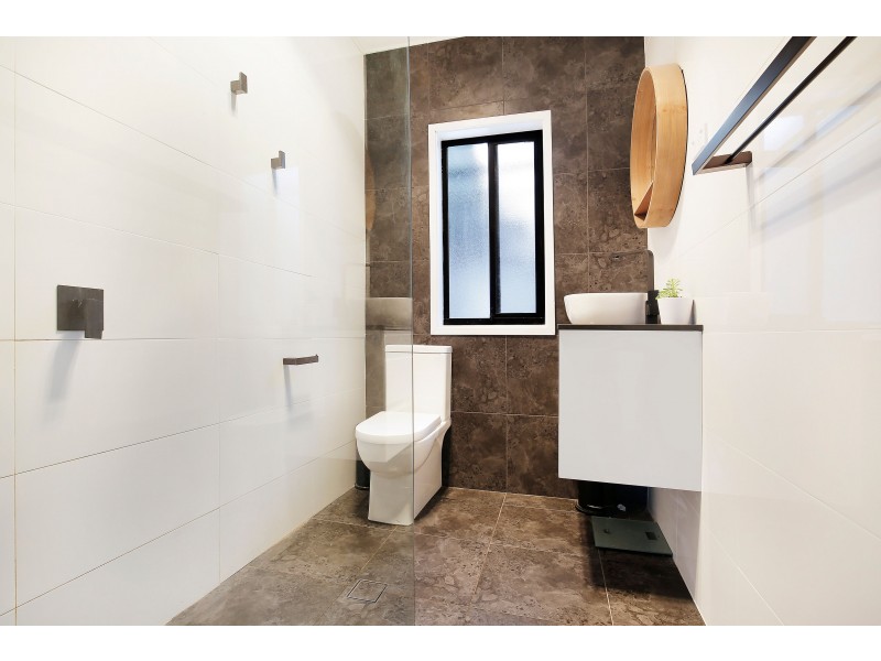 330 Gladstone Avenue, Mount Saint Thomas NSW 2500