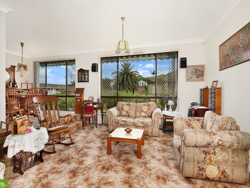 15 Coachwood Drive, Unanderra NSW 2526