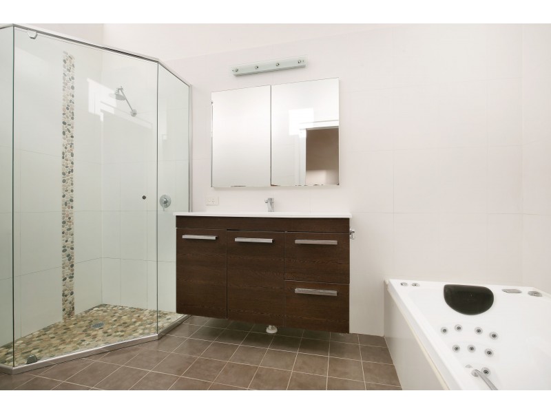 29 Avon Parade, Mount Kembla NSW 2526