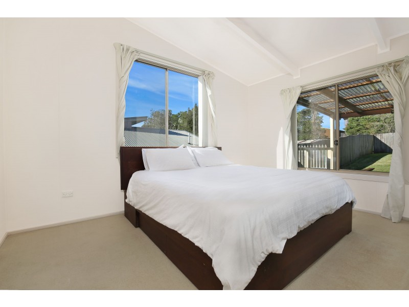 29 Avon Parade, Mount Kembla NSW 2526